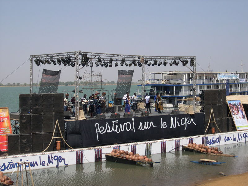 Estrade Festival sur le Niger