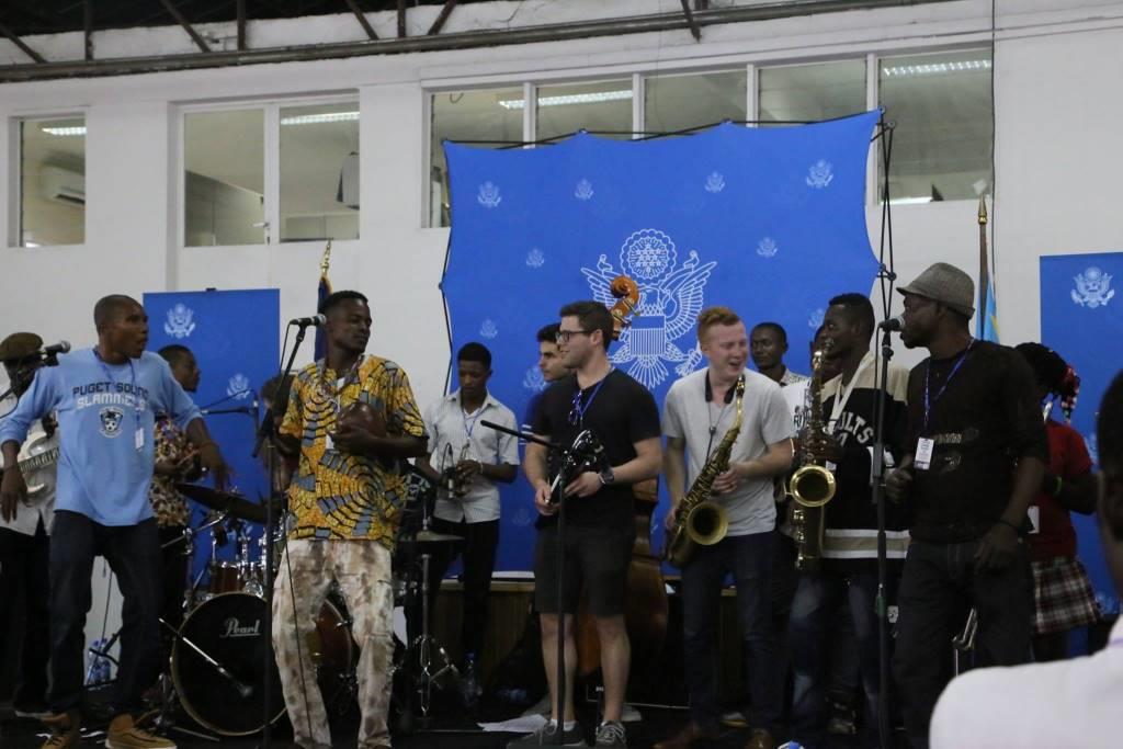 Le Quartet Adam Larson pendant l'interprétation de la chanson "Nairobi" de Mbilia Bel