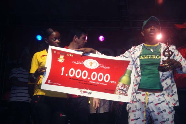 Un gagnant du concours "Mutzig Star" l'une des grandes compétitions de musique au Cameroun (ph) pictureprod.net
