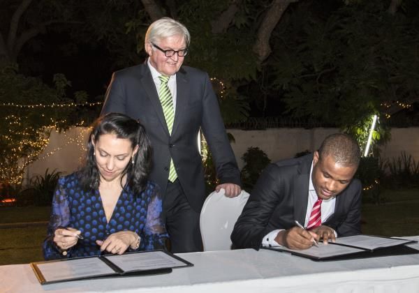 Nathalie von Siemens, Frank-Walter Steinmeier et Eddie Hatitye.