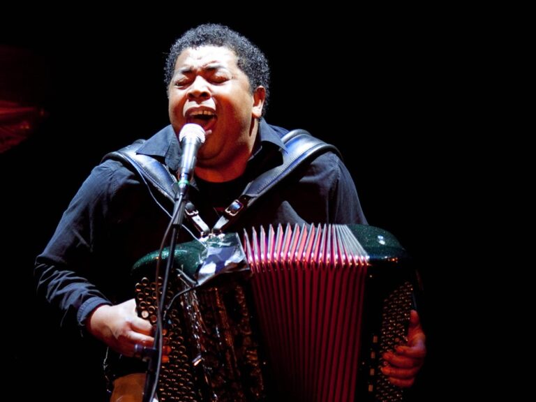 Régis Gizavo (photo) sera en tournée avec Olombelo Ricky. (ph) Trans mundial