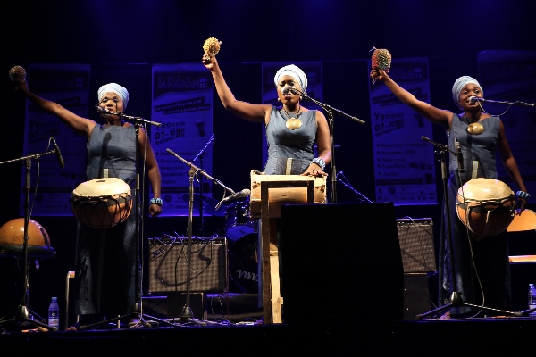 Trio Teriba du Benin au Kolatier 2015. Photo par David Durbach / Music In Africa