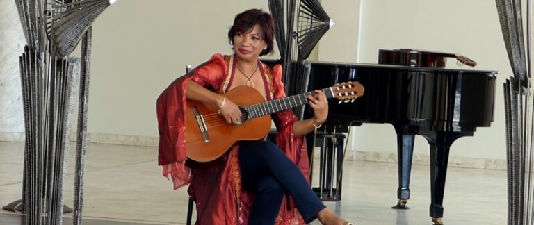 Ravaka Narimanana, guitariste et promotrice du Festival de guitare de Madagascar. Photo: Google+
