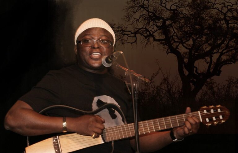 Henri Dikongué. Photo: routedesfestivals.com