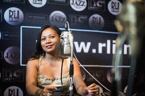 Mirhay dans une station de radio locale. Photo: Facebook Mirhay