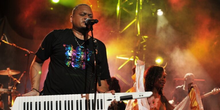 Alain Ramanisum lors d'un concert. Photo: azanda.re