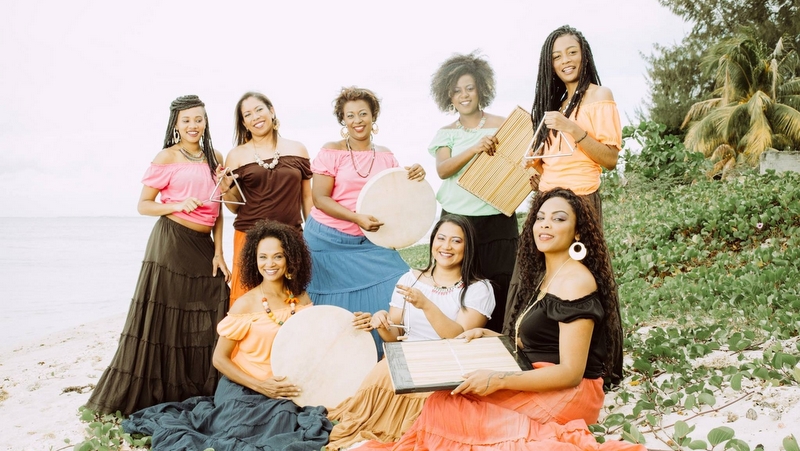 8 chanteuses mauriciennes partagent la scène du Koze Fam 2016. Photo: lexpress.mu