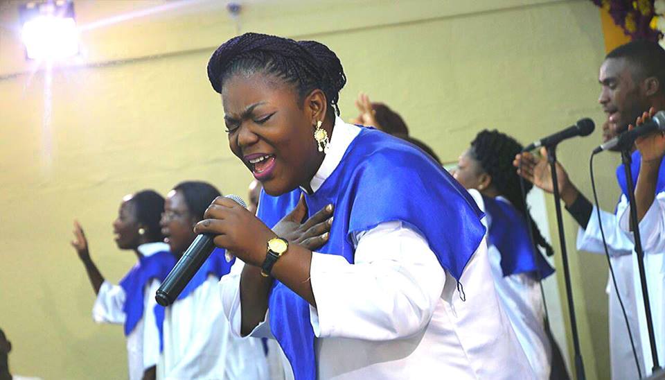 La chanteuse gospel Diane Omega lors d'un concert. Photo: page Facebook officiel de l'artiste.