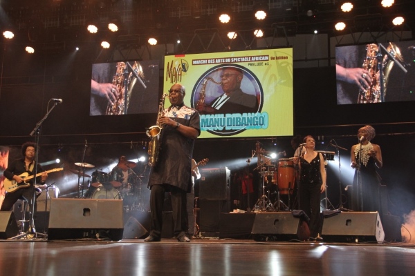 Manu Dibango sur la scène de la 9e édition du Masa (Photo) : regionale.info
