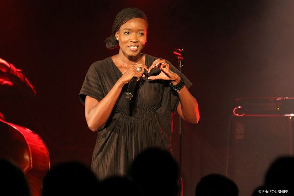 Awa Ly une chanteuse de coeur (Crédit-photo : Eric Fournier)