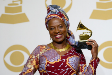 La chanteuse béninoise, Angélique Kidjo est l’une des artistes féminines africaines les plus célèbres