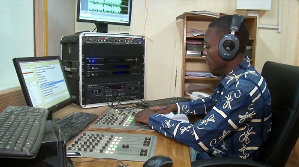 Animateur radio au Burkina Faso