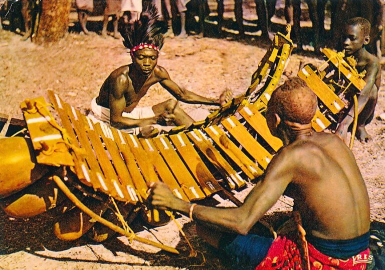 Instrumentistes traditionnels du Tchad (Photo) : i.pinimg.com