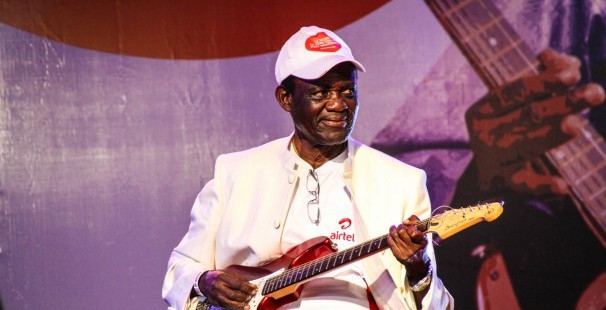 Le guitariste Lutumba Simaro pendant un concert à Kinshasa (août 2015).