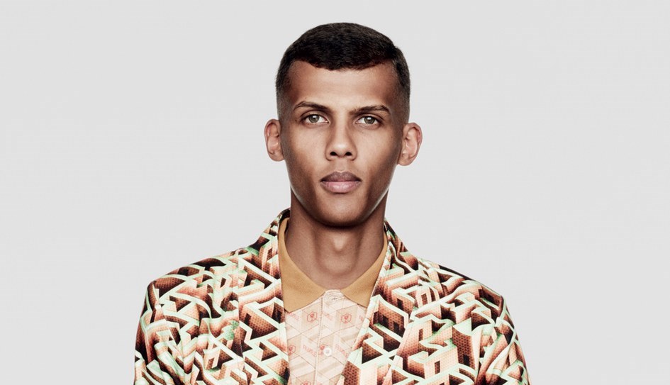 Le chanteur Stromae fait le grand retour avec un nouveau clip intitulé « Défiler »
