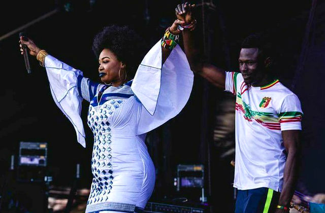 Oumou Sangaré et Gassama sur scène (Photo) : maliweb.net