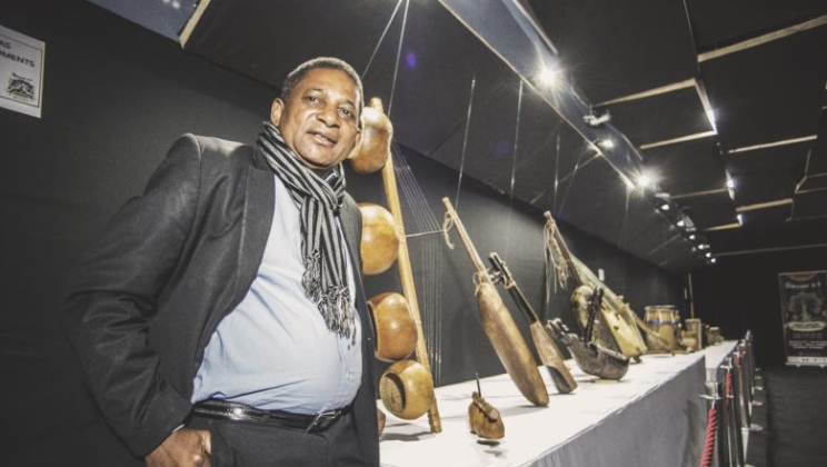 Michel Ndoh, expert culturel camerounais, lors de son exposition au Maroc. ©Droits réservés