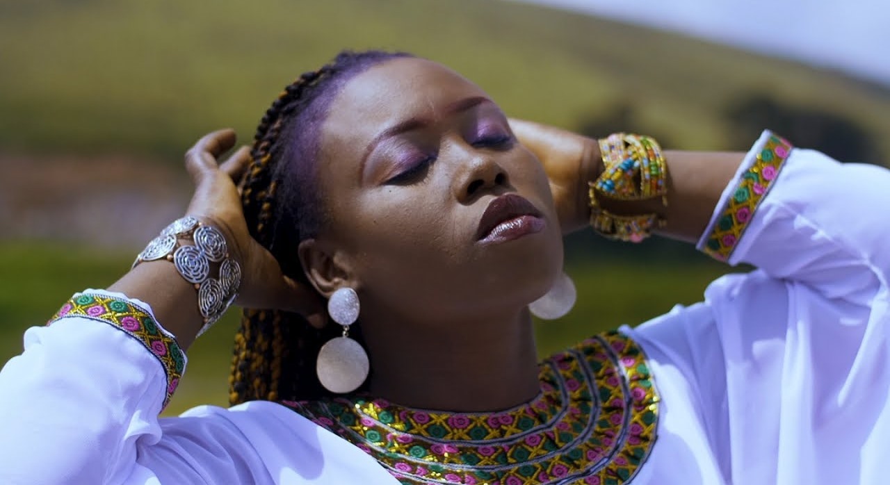Fanie Fayar dévoile son premier single "Bo Yamba Ngaï". Capture YouTube.