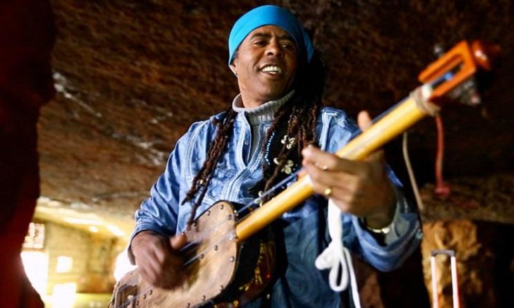 Hassan Hakmoun, musicien gnawa basé aux États-Unis.