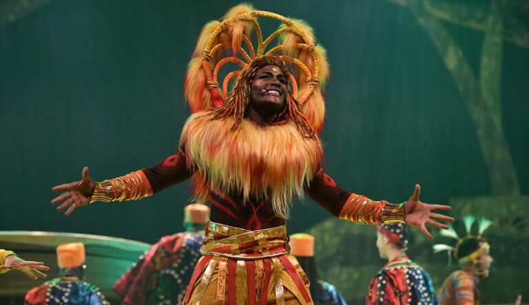 Spectacle sur le Roi Lion à Disneyland (Photo) : cinetelerevue.be