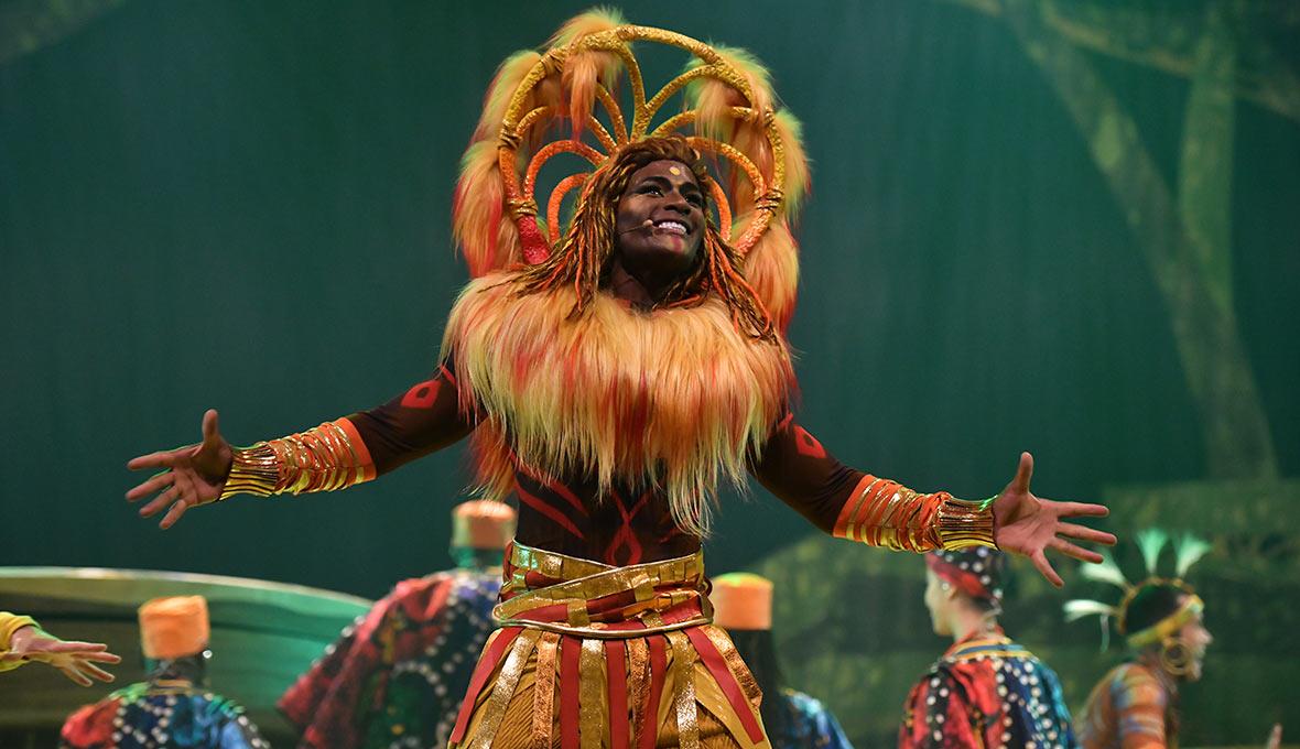 Spectacle sur le Roi Lion à Disneyland (Photo) : cinetelerevue.be