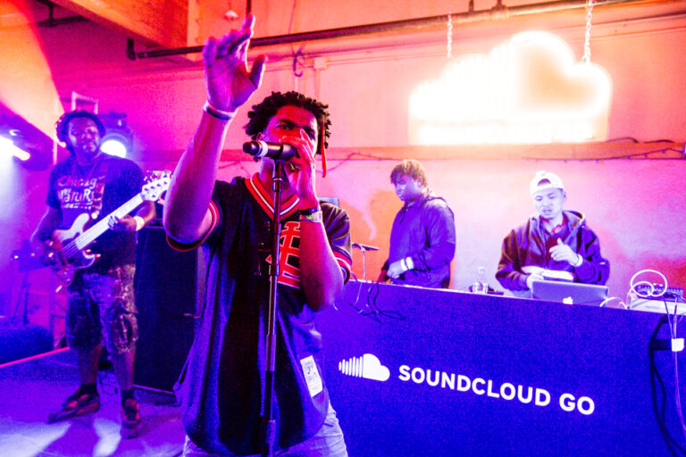 Promote de SoundCloud permet de promouvoir sa musique auprès de ses fans en temps réél.
