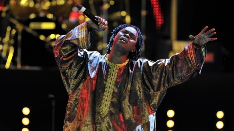 La star sénégalaise Baaba Maal sur scène (Photo) : rfi.fr