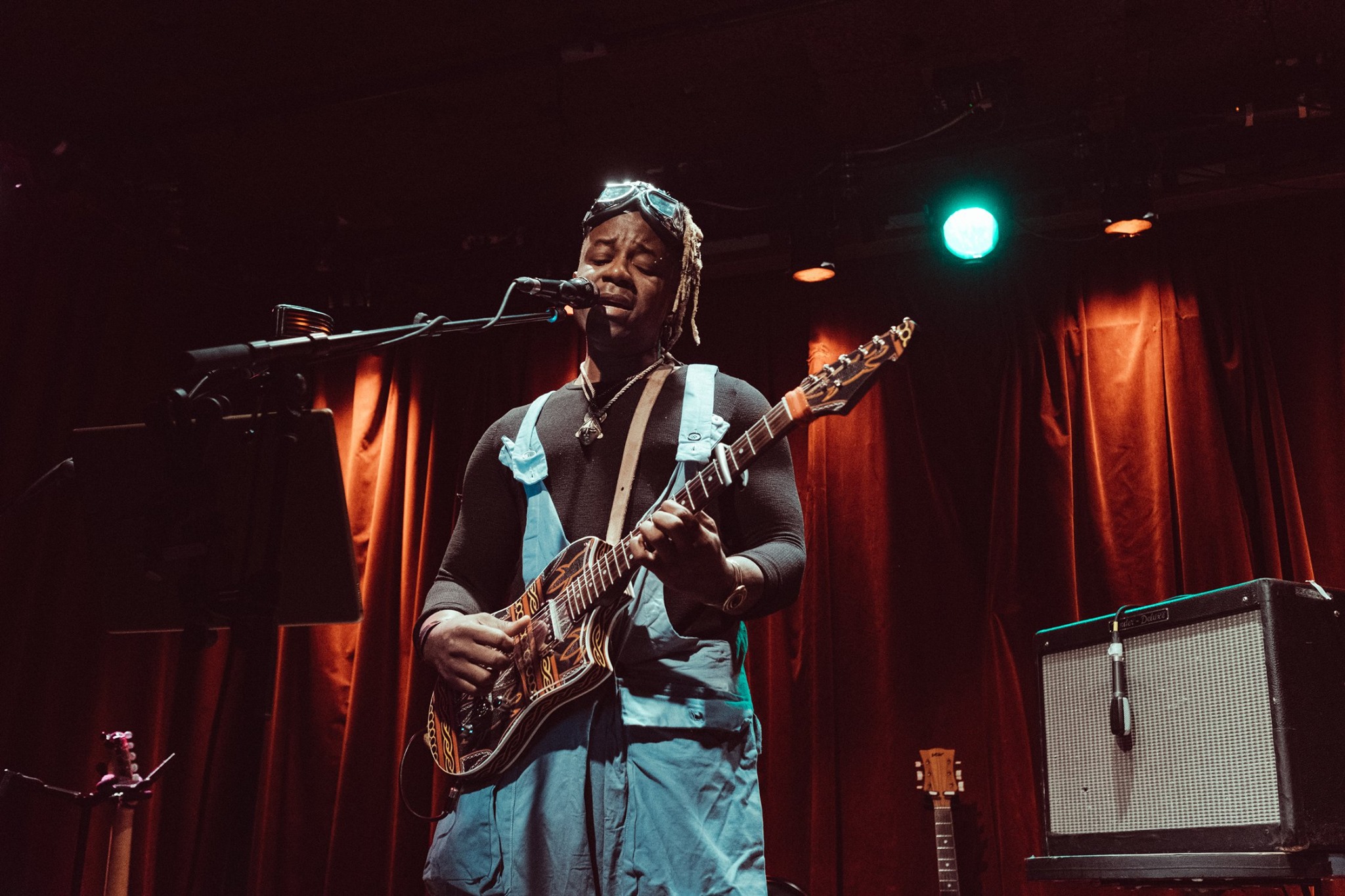 Le chanteur camerounais Blick Bassy au festival M pour Montréal 2019.