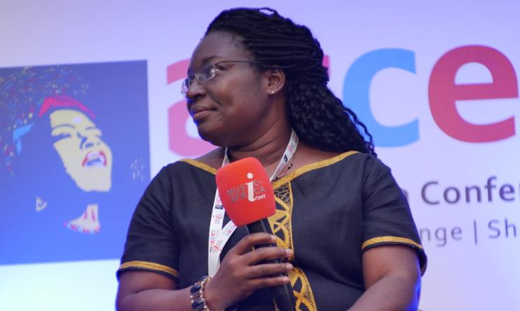 La chanteuse, entrepreneure et ancienne présidente de l'Union des musiciens du Ghana Diana Hopeson s'exprimant lors de la conférence musicale ACCES à Accra, au Ghana, en 2019. Photo: So Fraiche