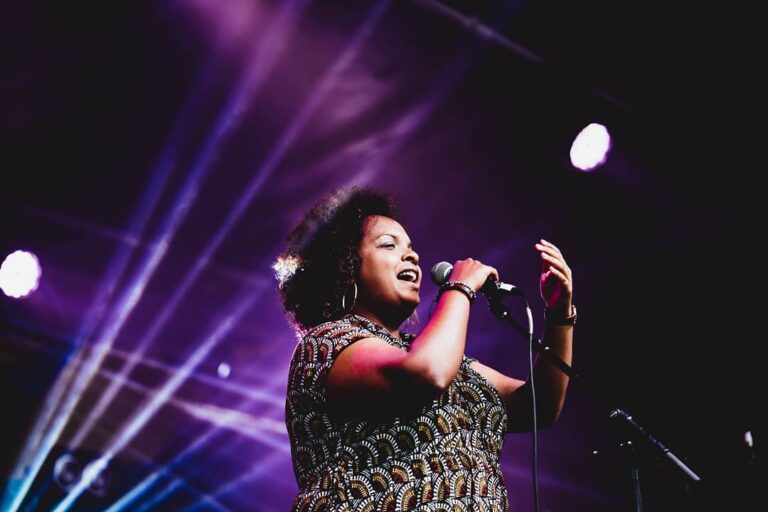 La chanteuse de la Réunion Gwendoline Absalon fait partie de la programmation de l'IOMMA 2020. (Photo) : Sega, le petit photographe.