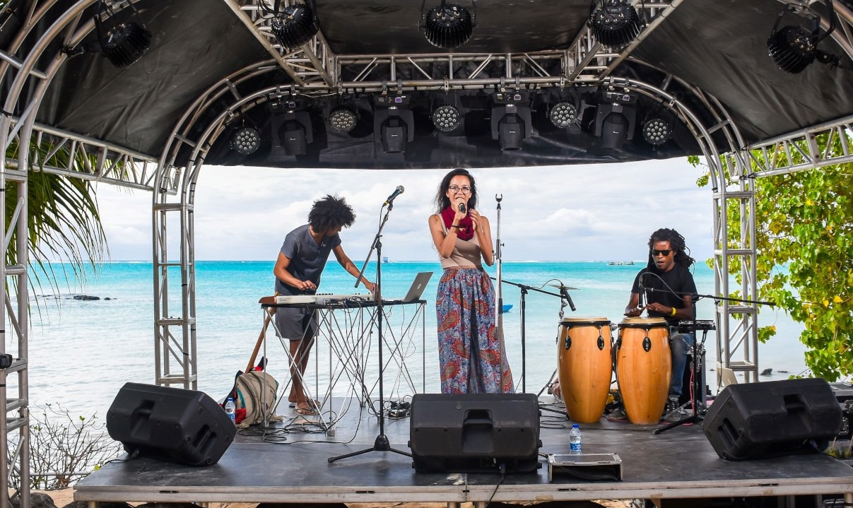 L'appel est est ouvert aux artistes professionnels suisses et internationaux de toutes les disciplines. Sur la photo, un concert du festival Kazou't à Maurice.