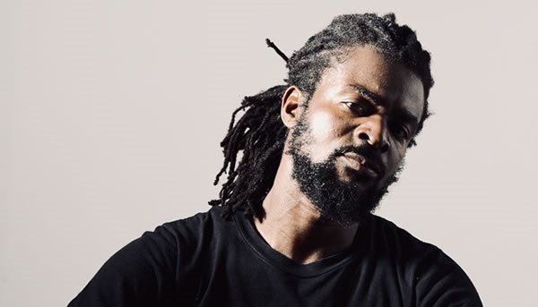 L'appel est ouvert aux artistes de toutes les origines. Sur la photo, l'artiste ivorien Mac Gossé.