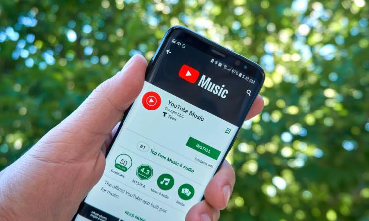 YouTube propose désormais l'affichage de lyrics via ses applications iOS et Android.