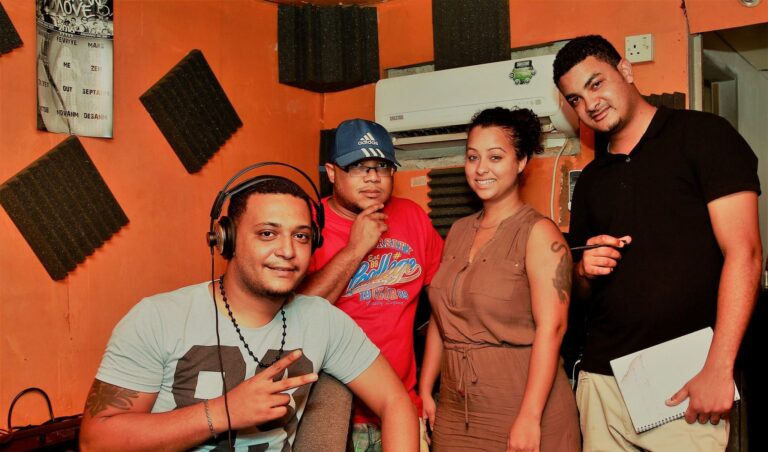 Appel à chercheurs/journalistes musicaux. Sur la photo : le groupe de musique Dezi'l, originaire des Seychelles