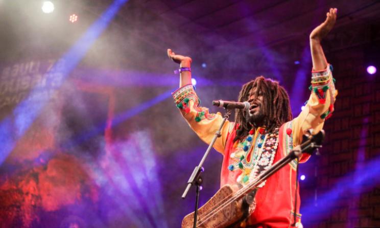 Le musicien marocain Mehdi Qamoum au Sauti za Busara 2020. Photo: Link Reuben