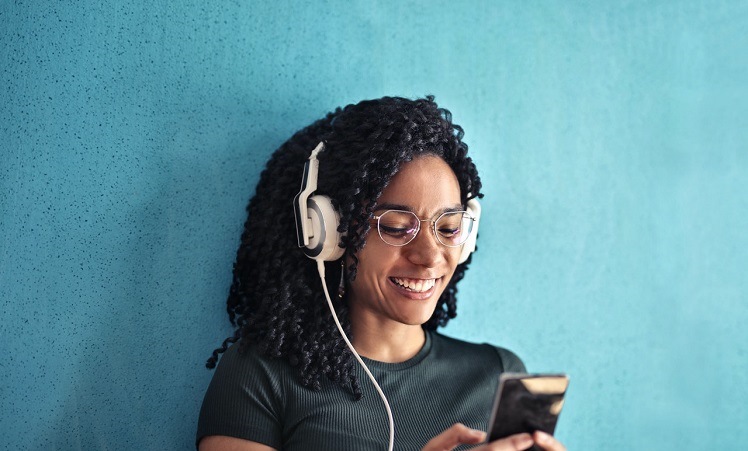 Le Social media producer s’occupera de la gestion de médias sociaux et de la création de contenus. (Photo) : Andrea Piacquadio/Pexels.
