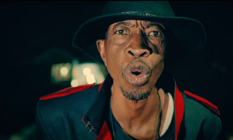 Jupiter Bonkodji dans « Na kozonga » (Photo) : capture d'écran.
