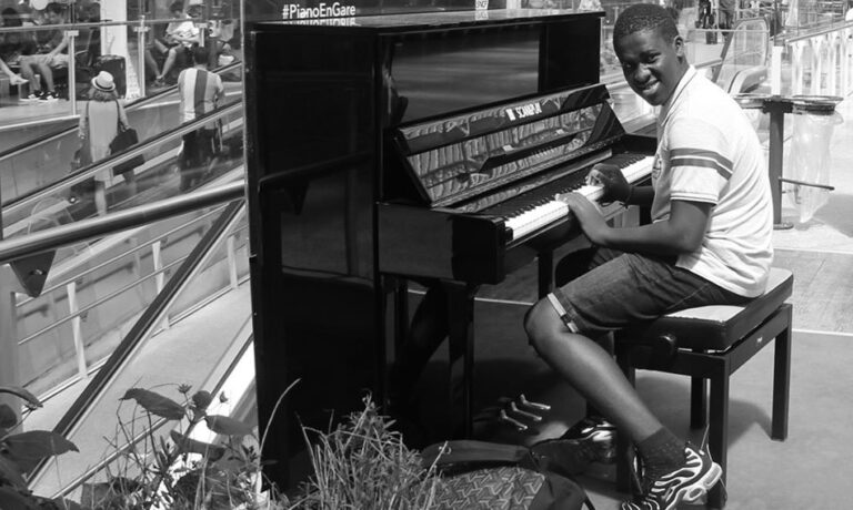 Le jeune pianiste français Mourad (Photo) : Facebook Officiel.
