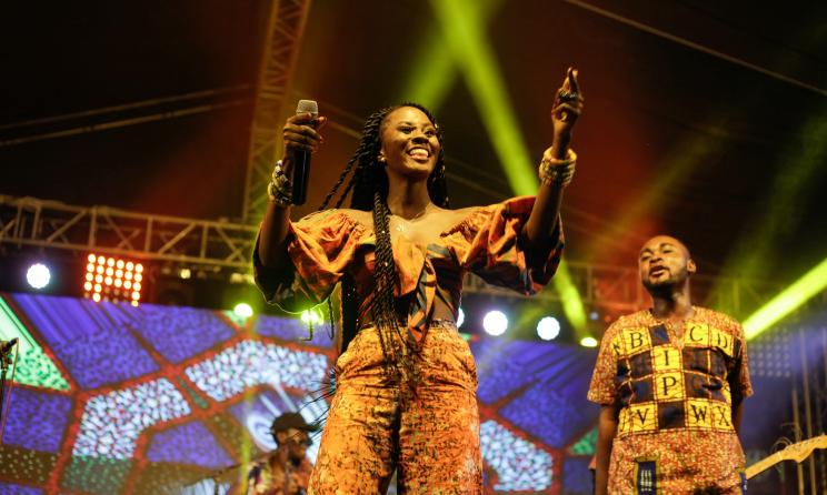 La chanteuse ghanéenne Cina Soul se produit lors de la conférence ACCES de la Fondation Music In Africa en 2019. Photo : Paul Addo