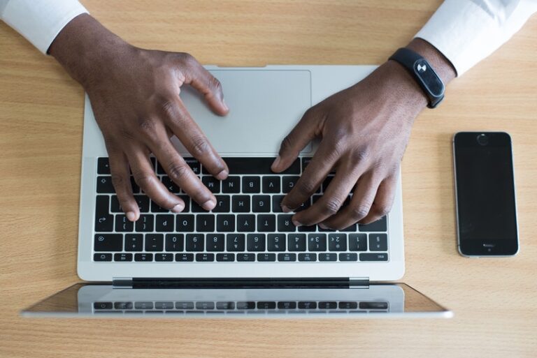 VIPZONE recherche des journalistes web en ce moment (Photo) : yirawebzine.com