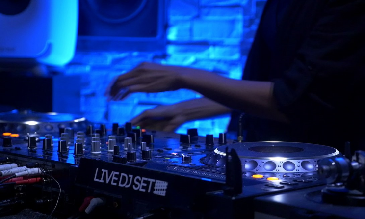 Clubbing TV has made a foray into live streaming.