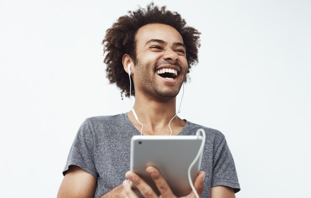 YouTube propose désormais de la publicité audio sur sa plateforme. (Photo) : Freepik.