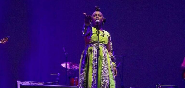 La chanteuse congolaise Fanie Fayar, médaillée d'or de la chanson des Jeux de la Francophonie 2017. (Photo) : vox.cg