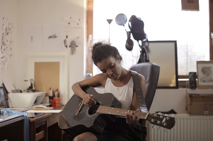 L'appel à candidatures est ouvert aux musiciens francophones. (Photo) : Andrea Piacquadio/Pexels.