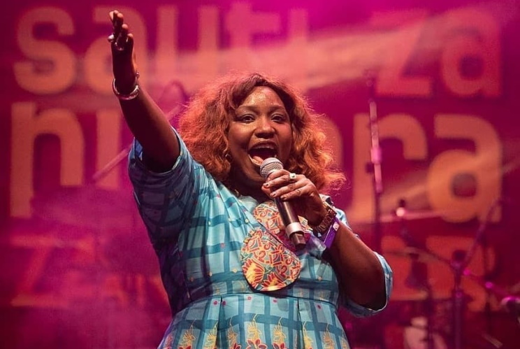 La chanteuse sénégalaise Mamy Kanouté sur la scène de Sauti Za Busara 2020
