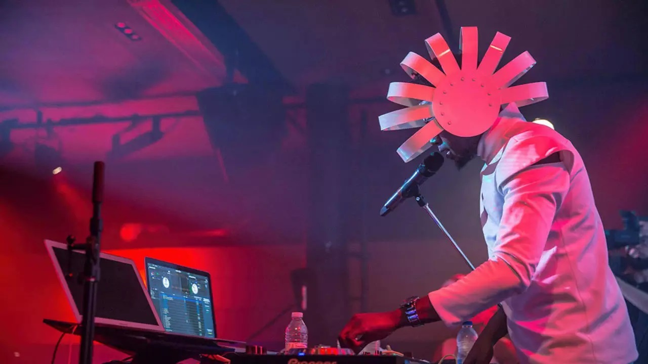 L'artiste montréalais Afrotronix sur scène (Photo) : rfi.fr