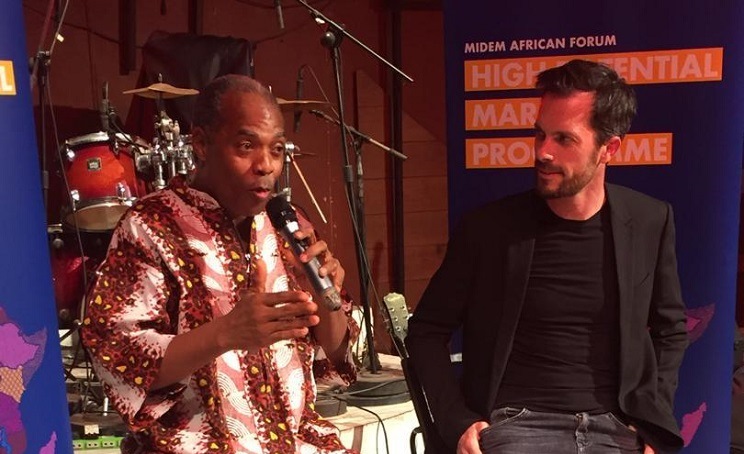La star d'afrobeat Femi Kuti et le directeur du Midem Alexandre Deniot lors du Midem African Forum en 2019 au Nigeria. (Photo) : premiumtimesng.com