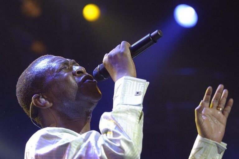Le chanteur sénégalais Youssou N'Dour sur scène (Photo) : 24heures.ch