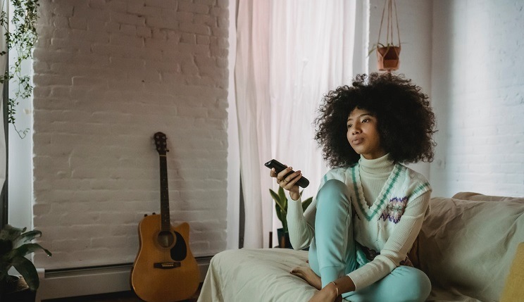 Universal Music France recrute un(e) alternant(e) développement des contenus audiovisuels. (Photo) : Andres Ayrton/Pexels.