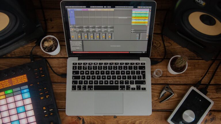 Outils de composition musicale (Photo) : atelier440.com